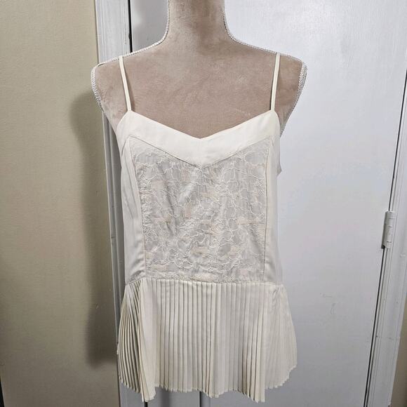 American Eagle Outfitters Ivory Blouse Sleeveless Tank Top Size Medium EUC A5719 - Picture 2 of 7